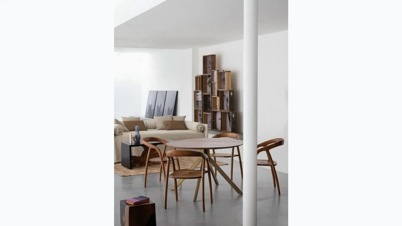 Dotty chair in teak wood by Bizzotto.