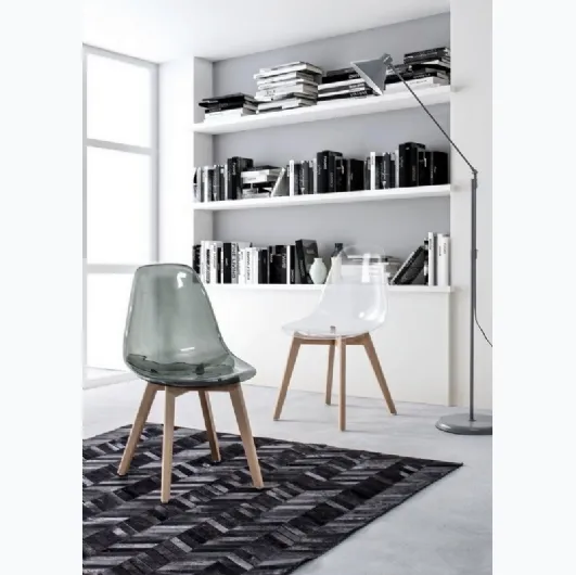 Easy chair in polycarbonate with beech legs by Bizzotto.