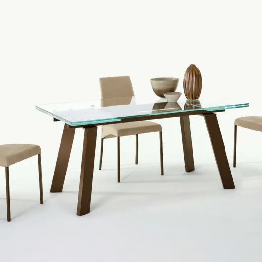 Elias chair in econabuk with a lacquered steel structure by Ingenia.