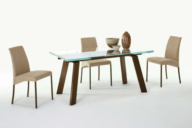 Elias chair in econabuk with a lacquered steel structure by Ingenia.