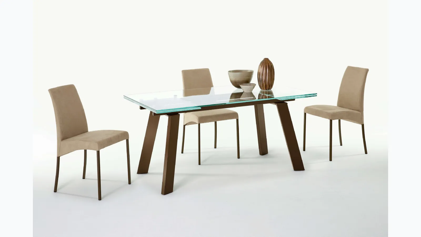 Elias chair in econabuk with a lacquered steel structure by Ingenia.