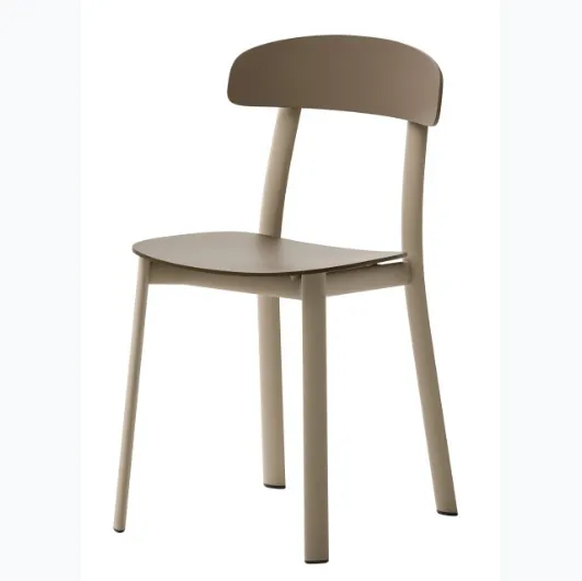 Emma chair in polypropylene with metal structure by Veneta Cucine.