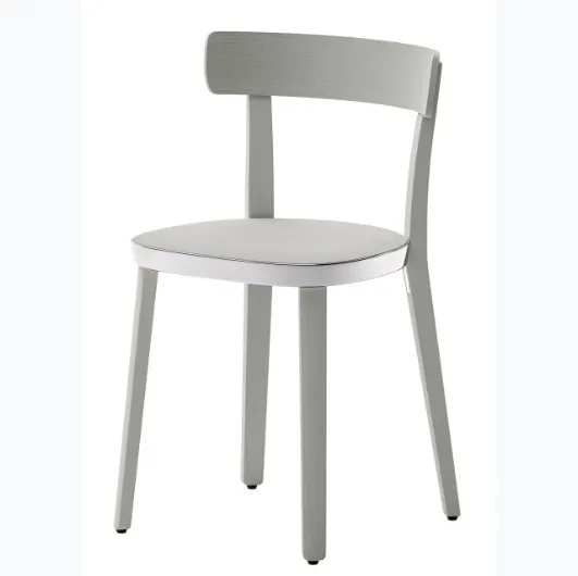 Folk chair in ash wood by Veneta Cucine.