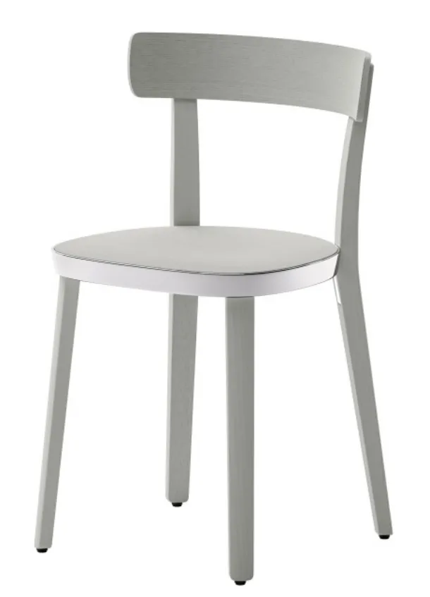 Folk chair in ash wood by Veneta Cucine.