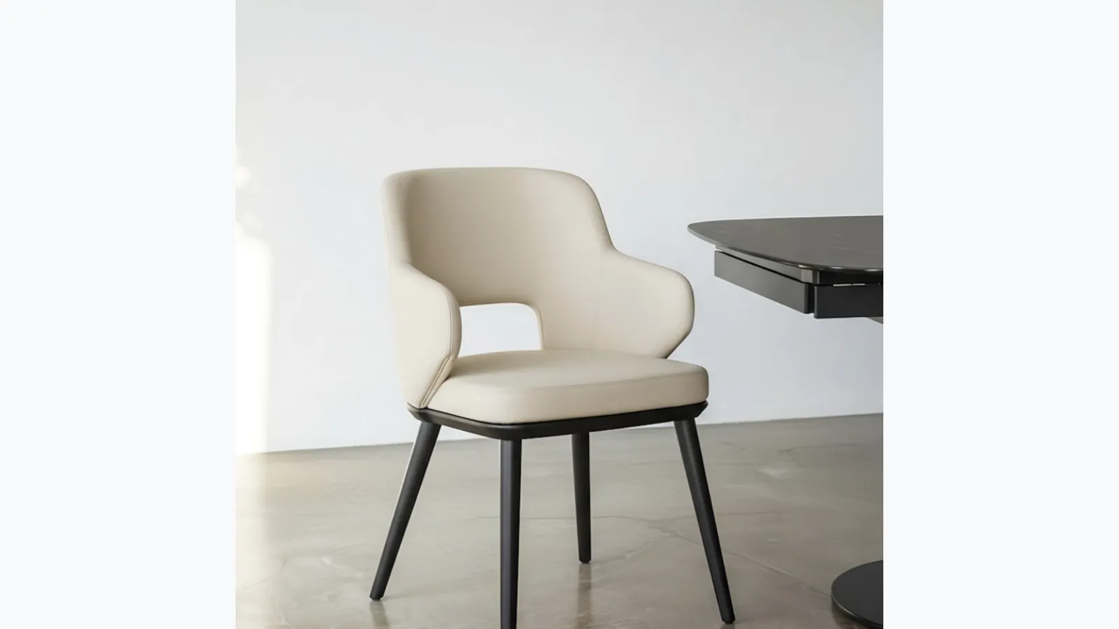 Calligaris' Foyer leather chair
