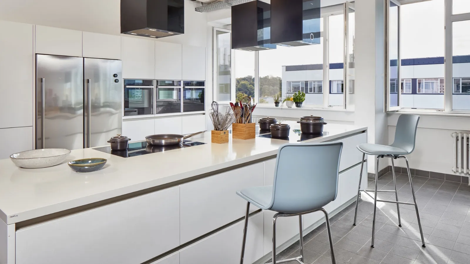 Hal Re Stool High stool by Vitra.