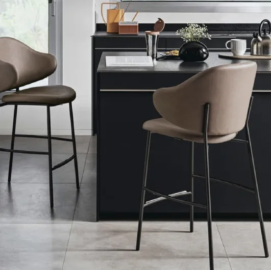 Holly leather stool by Calligaris.