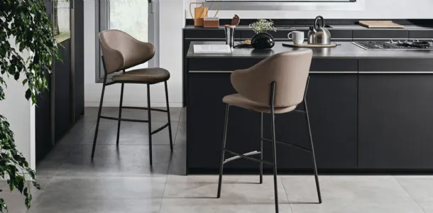 Holly leather stool by Calligaris.