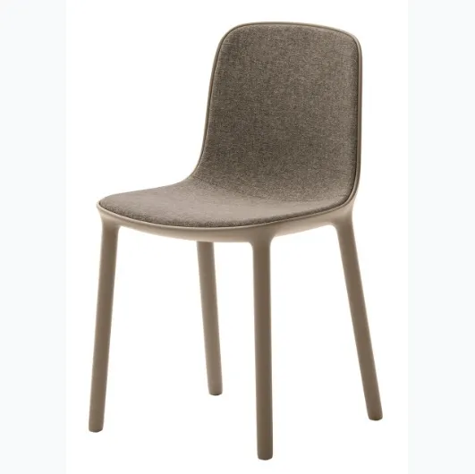 Hug chair with fabric shell and polypropylene structure by Veneta Cucine