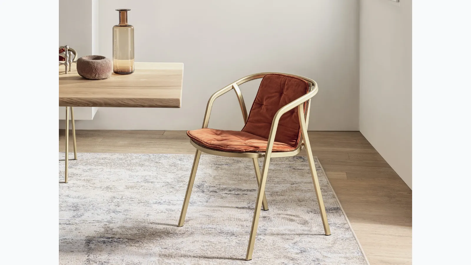 Chair Ines in lacquered steel and fabric by Bontempi