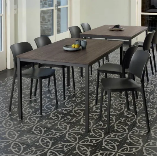 Stackable Keai chair in polypropylene and fiberglass, suitable for outdoor use by Ingenia