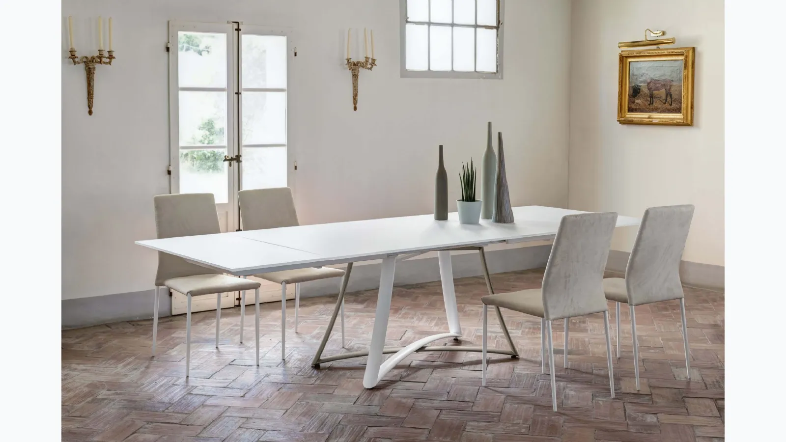 Kendra chair padded and upholstered in econabuk with a lacquered steel structure by Ingenia.