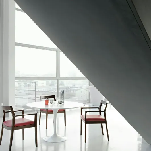 Krusin Side Chair by Knoll.