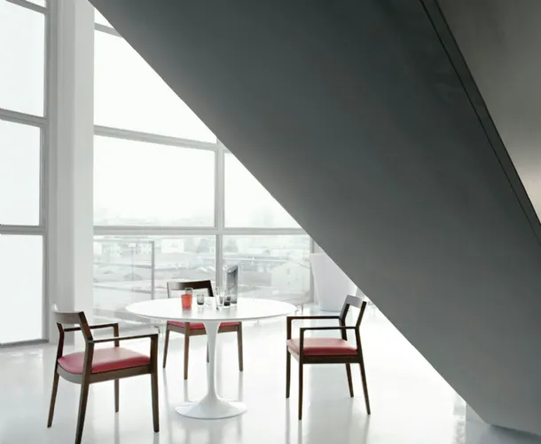 Krusin Side Chair by Knoll.