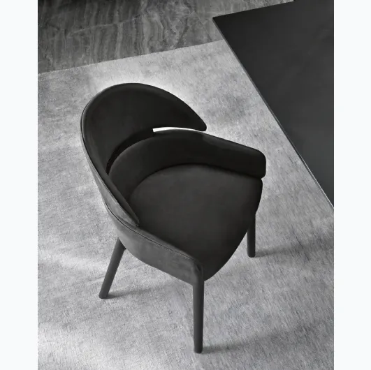 Lloyd leather chair by Fiam.