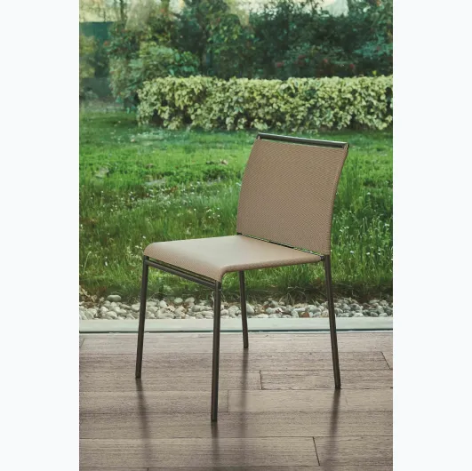 Outdoor chair Lola Outdoor in texplast with steel structure by Ingenia.
