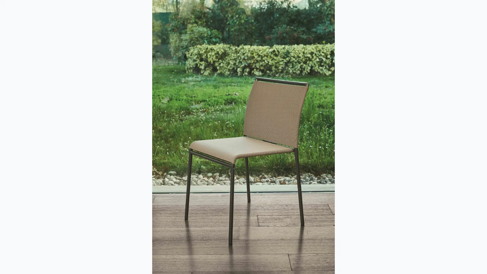 Outdoor chair Lola Outdoor in texplast with steel structure by Ingenia.