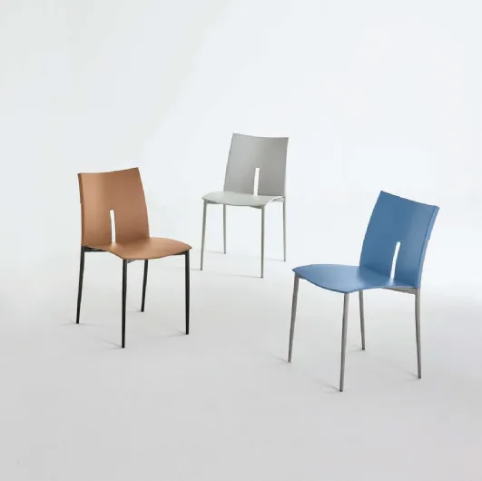 Lyra stackable chair by Ingenia.