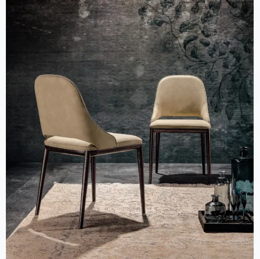 Malva chair with seat covered in Tonin Casa leather.
