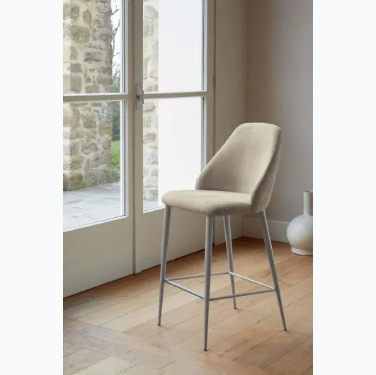 Matilda stool in econabuk with steel structure by Ingenia.