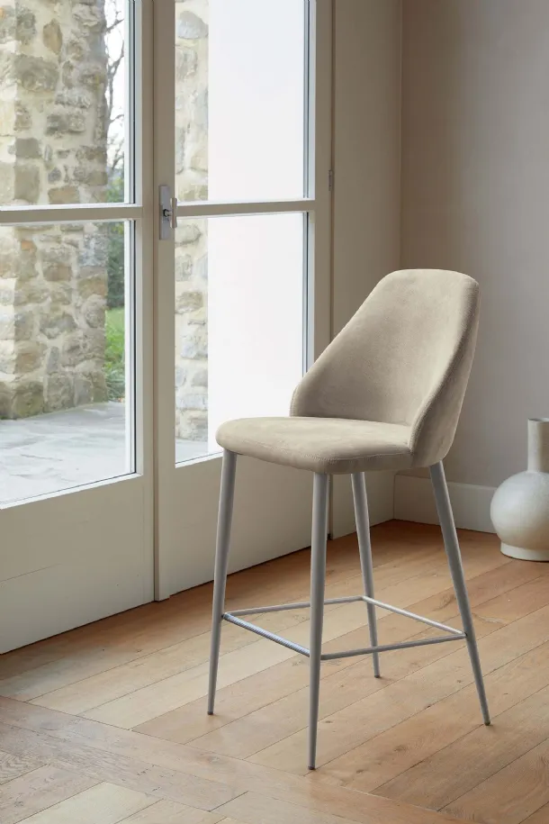 Matilda stool in econabuk with steel structure by Ingenia.