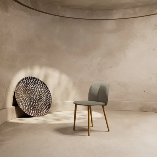 Mentha Pop chair in upholstered fabric by Scab Design.