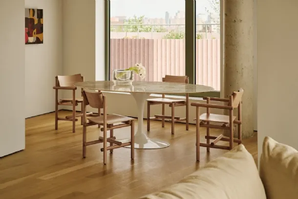 Knoll's Muecke Chair, a wooden chair