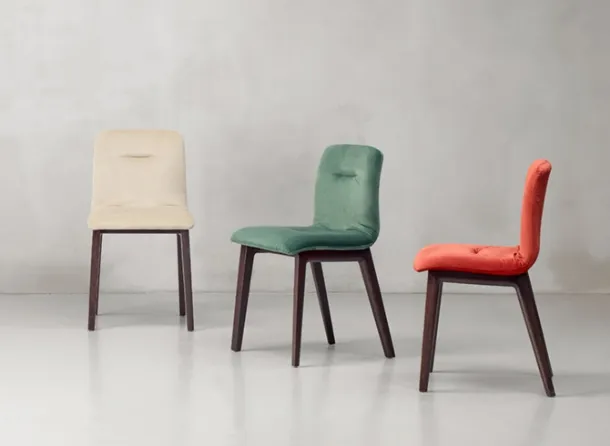 Alice Pop Natural Chair with solid beech wood structure in wengé finish and padded seat upholstered in velvet by Scab Design.