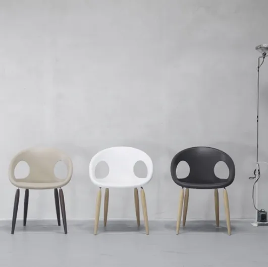 Natural Drop chair with technopolymer shell and solid wood legs in natural oak or wenge-stained beech by Scab Design.