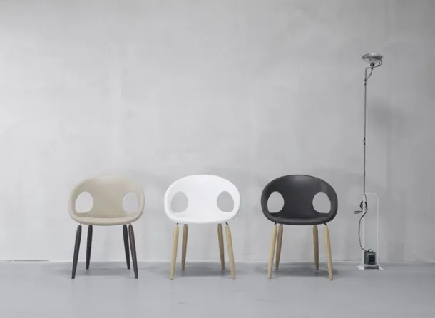 Natural Drop chair with technopolymer shell and solid wood legs in natural oak or wenge-stained beech by Scab Design.