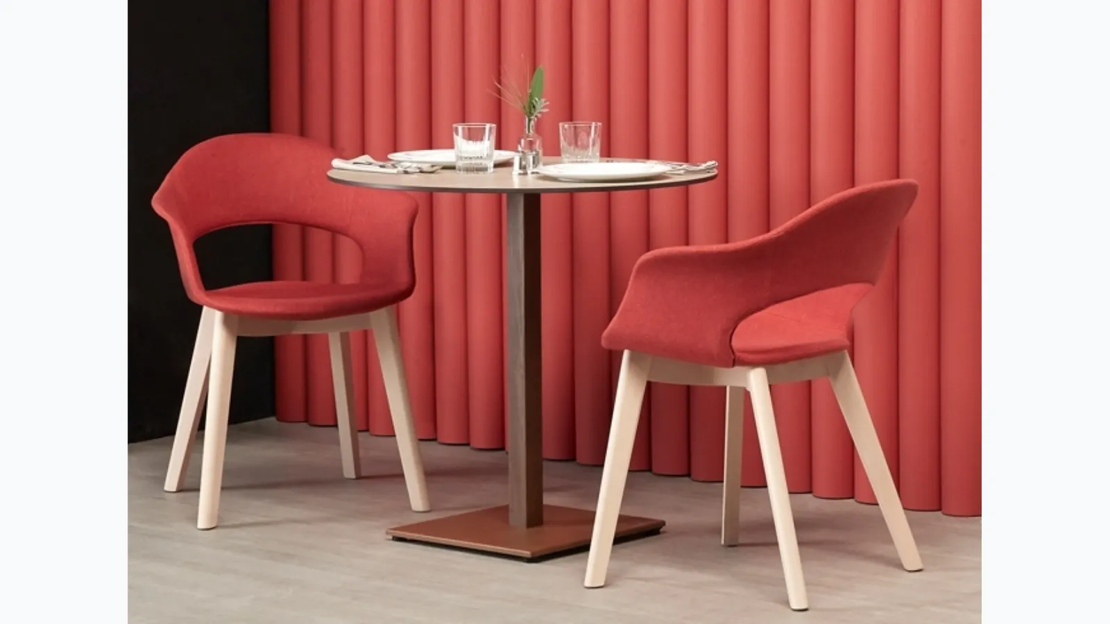 Padded chair with beech wood frame Natural Lady B Pop by Scab Design.