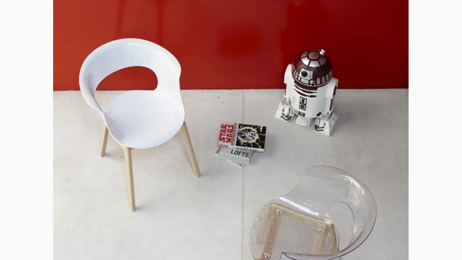 Natural Miss B Antishock chair with white polycarbonate shell and natural beech frame by Scab Design.
