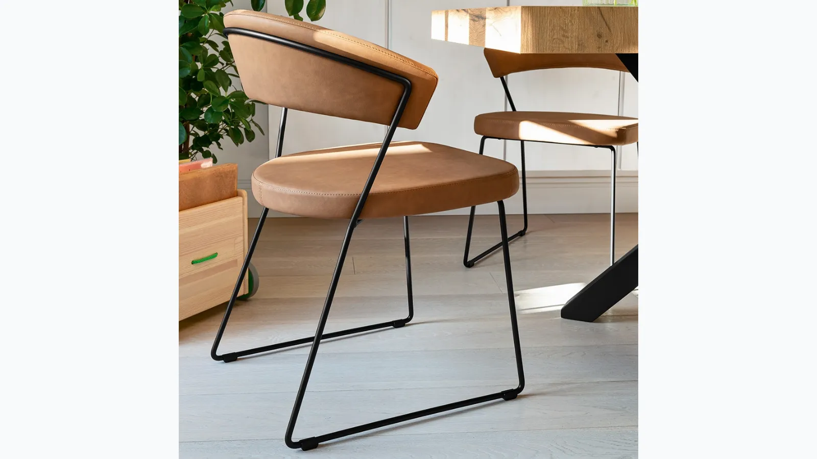 New York faux leather chair by Connubia.