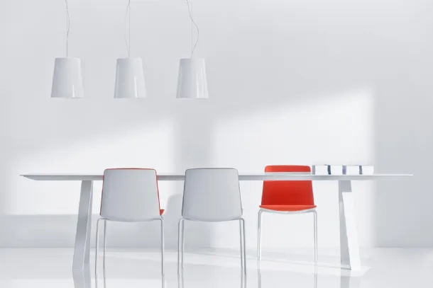 Stackable chair Noa by Pedrali