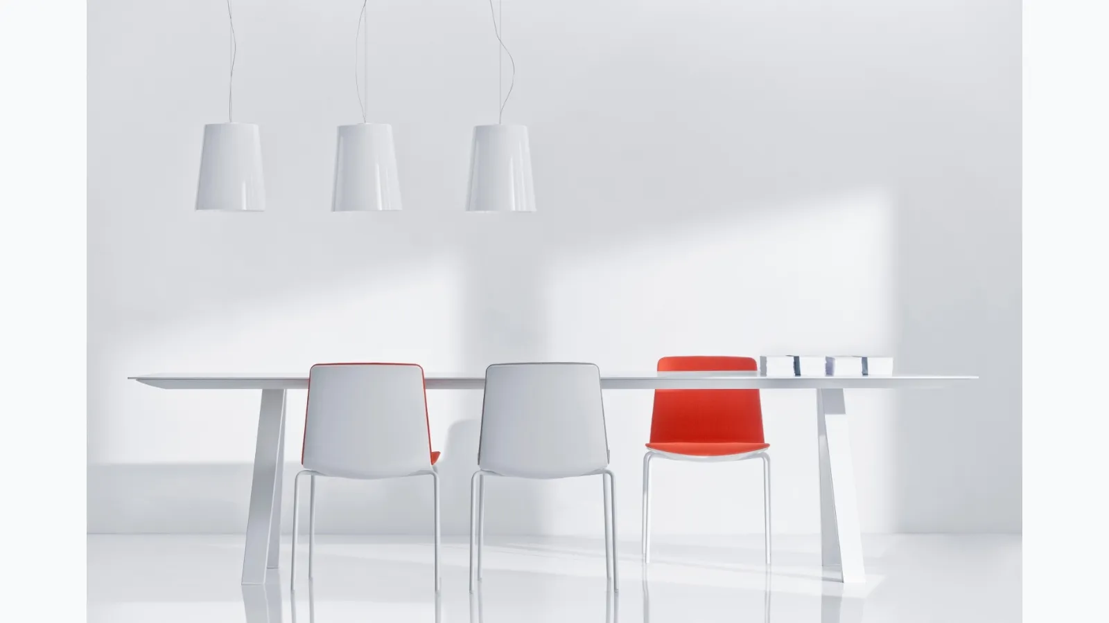 Stackable chair Noa by Pedrali