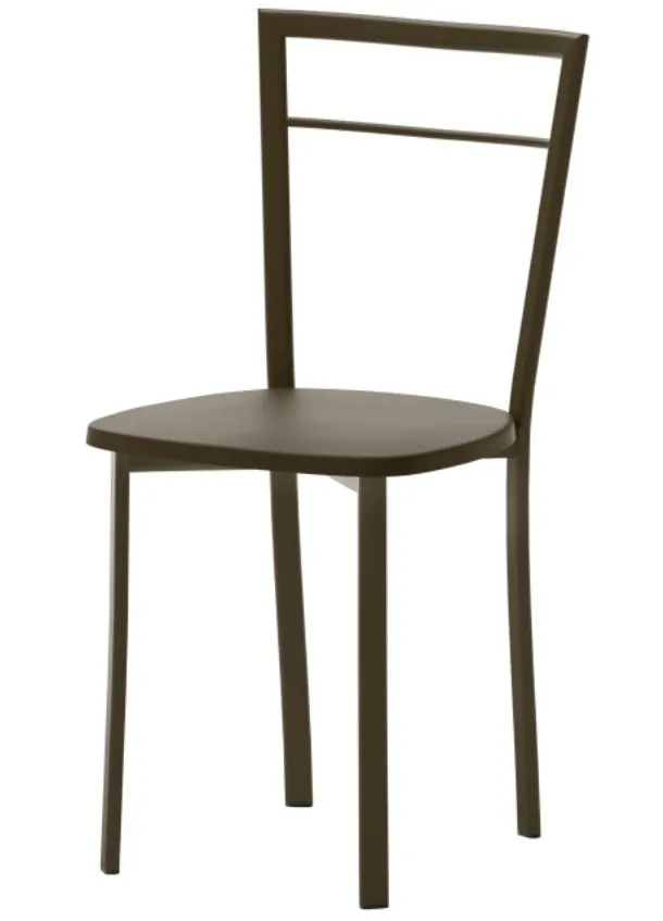 Olivia metal chair with a wooden seat by Veneta Cucine.
