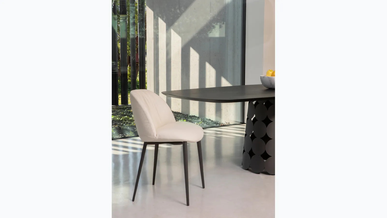 Padded leather chair Olympia by Tonin Casa.