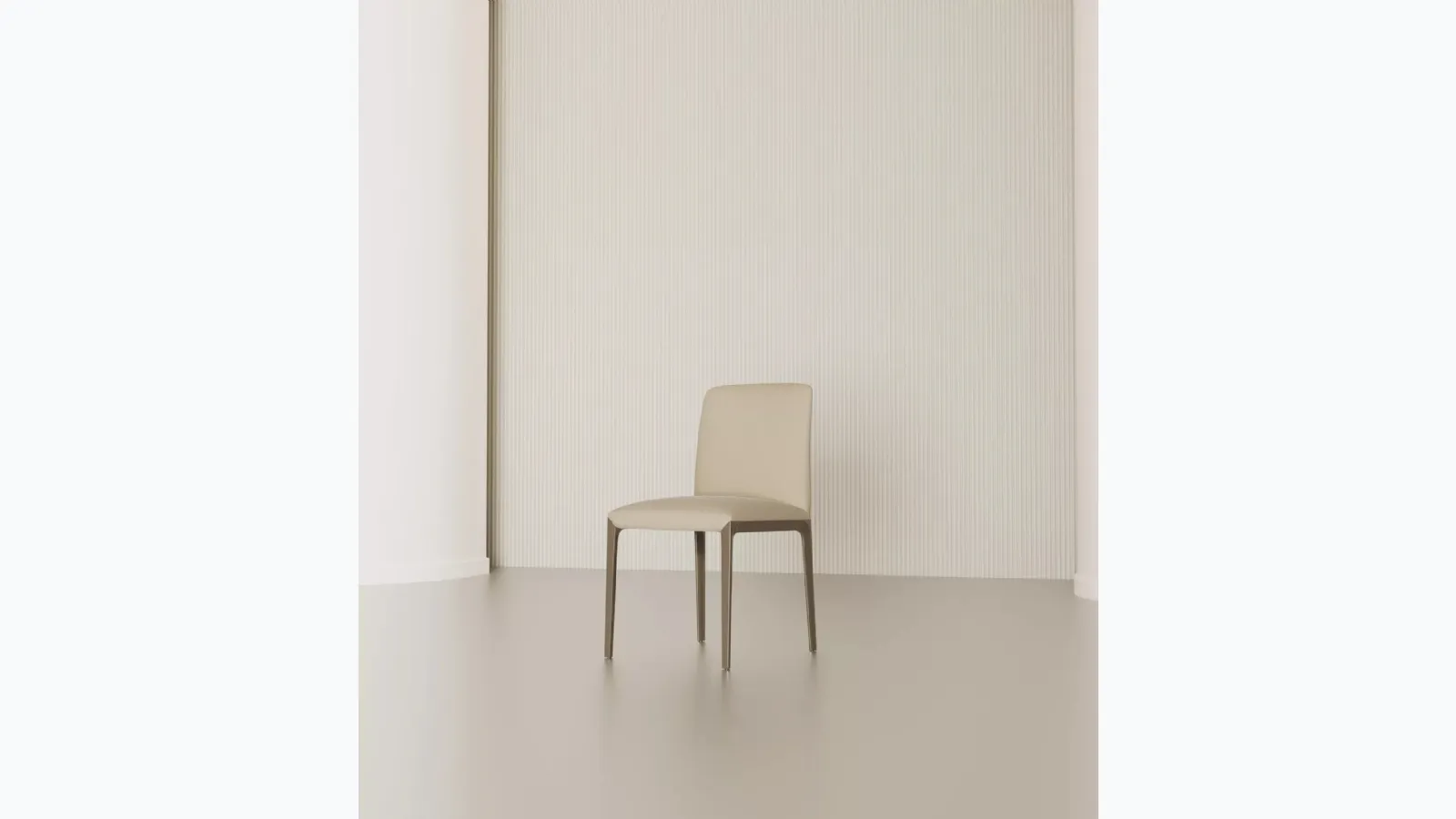 Opera leather chair by Bontempi