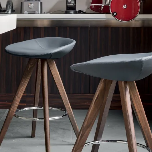 Leather Palm stool by Calligaris