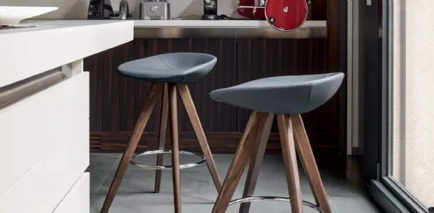 Leather Palm stool by Calligaris