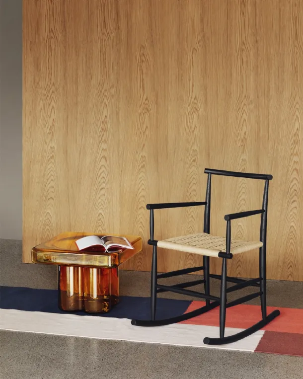 Pelleossa Rocking chair in wood and Viennese straw by Miniforms.