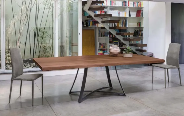Chair Renee in econabuk and steel frame by Ingenia.