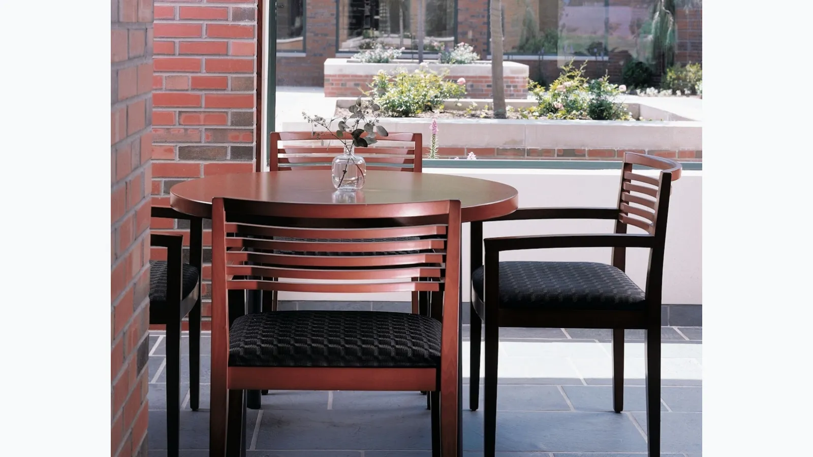 Ricchio Chair by Knoll