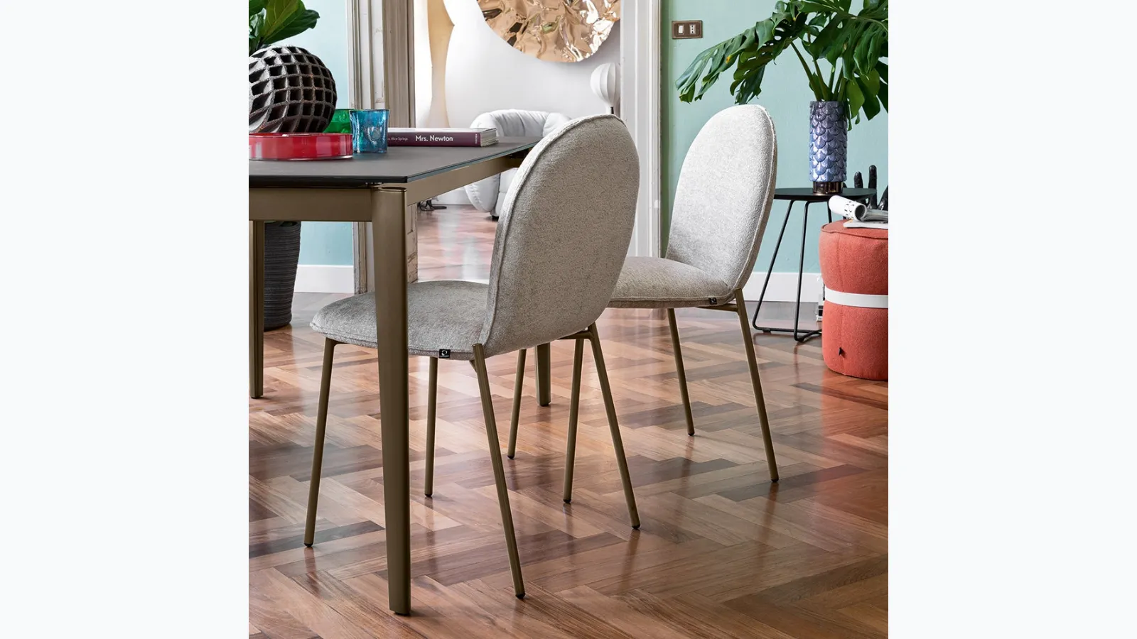 Riley Mid chair by Connubia.