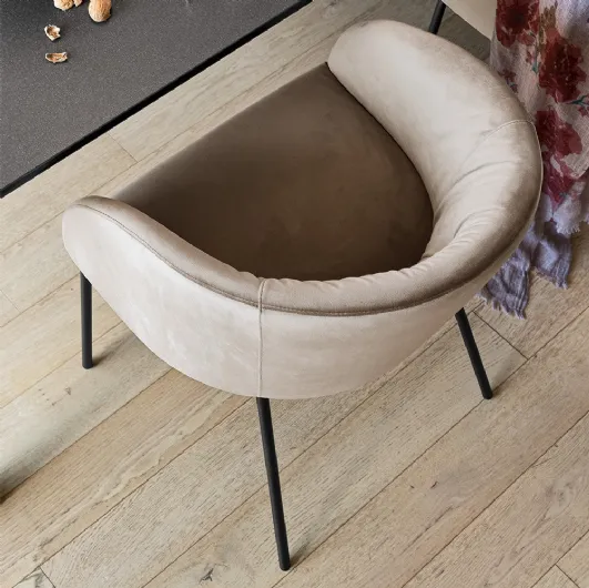 Padded fabric chair with metal legs Rosie Soft by Connubia.