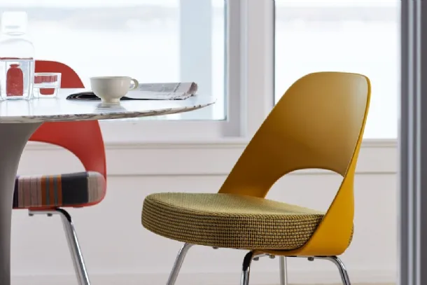 Saarinen Executive Chair Plastic by Knoll