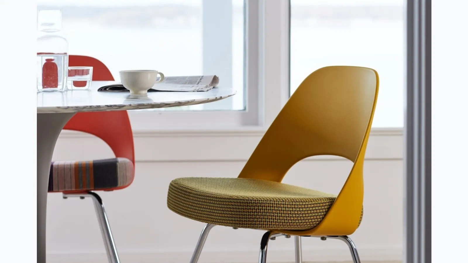 Saarinen Executive Chair Plastic by Knoll