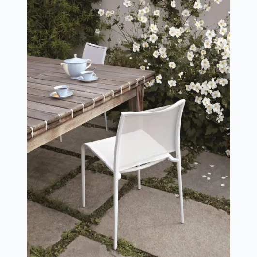 Stackable and lightweight Sand Light chair in polyester mesh and aluminum by Desalto.