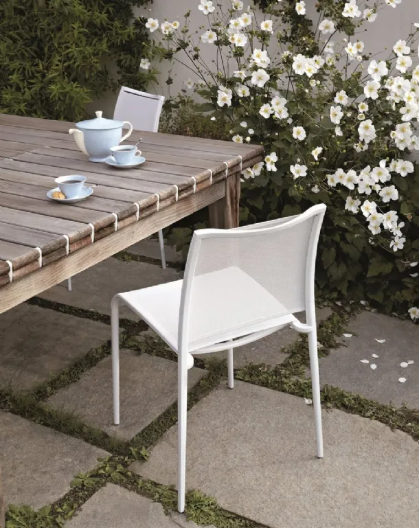 Stackable and lightweight Sand Light chair in polyester mesh and aluminum by Desalto.