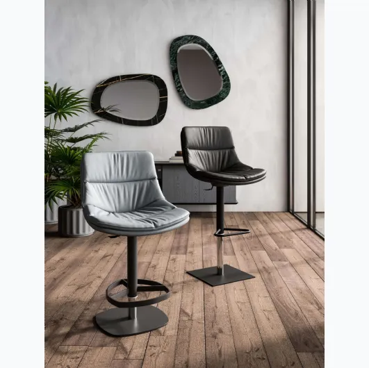Leather stools Noa and Coco by Ozzio